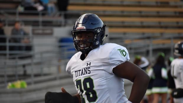 2022 OT Malik Agbo